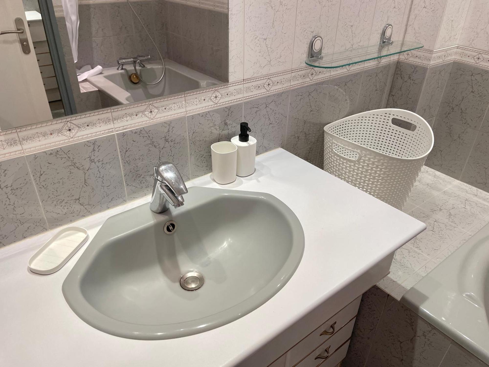 Appartement Confortable, Centre-Ville Труа Экстерьер фото