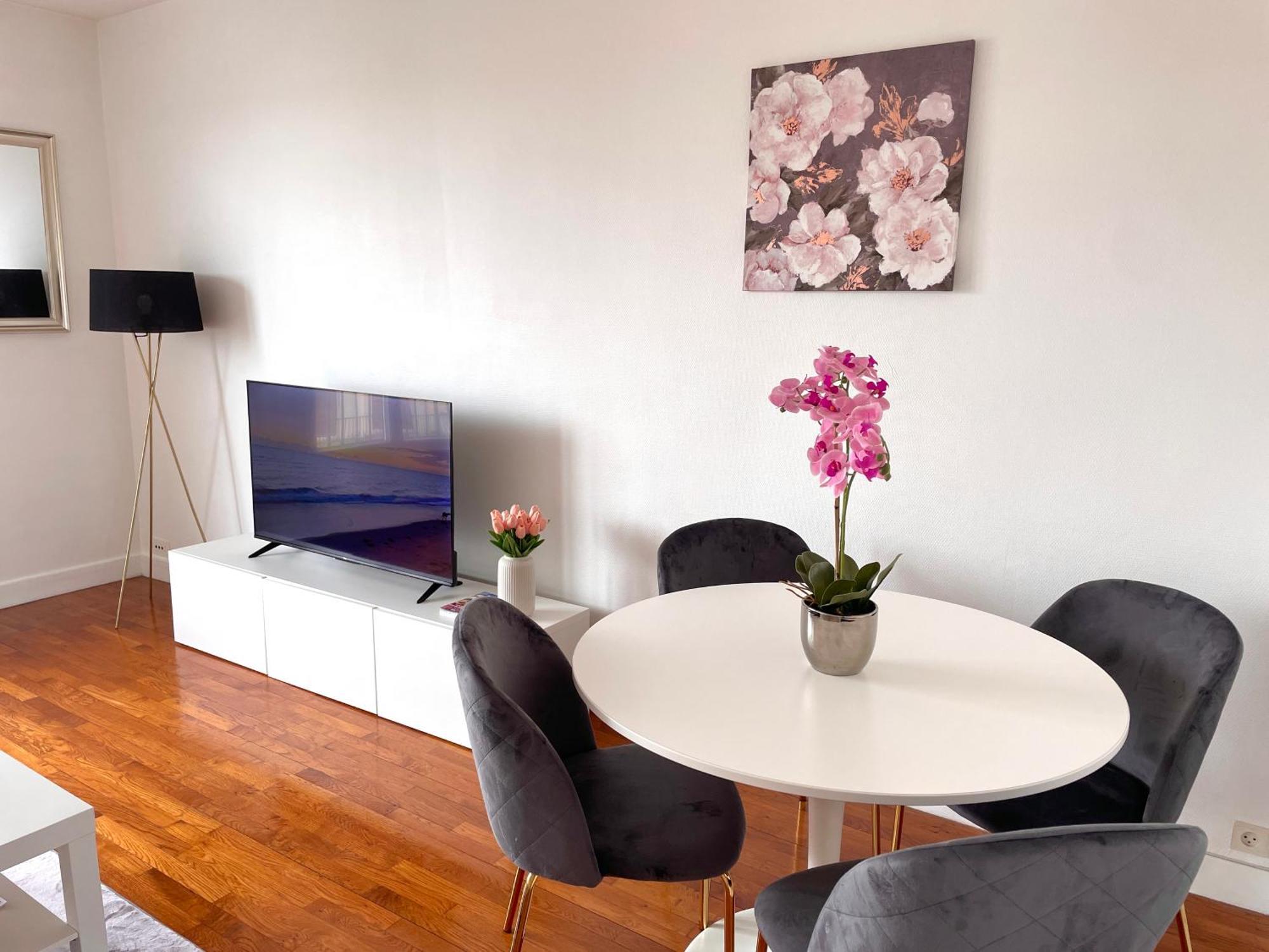 Appartement Confortable, Centre-Ville Труа Экстерьер фото