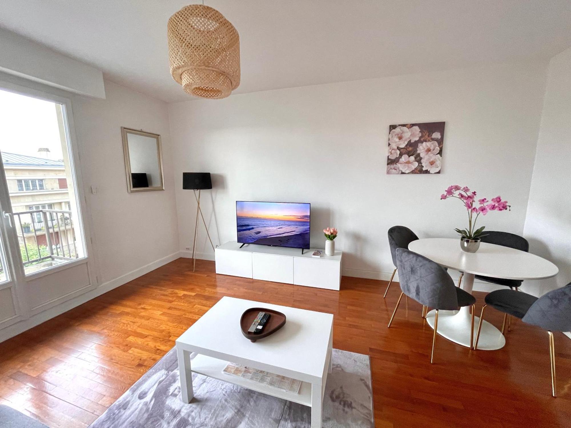 Appartement Confortable, Centre-Ville Труа Экстерьер фото