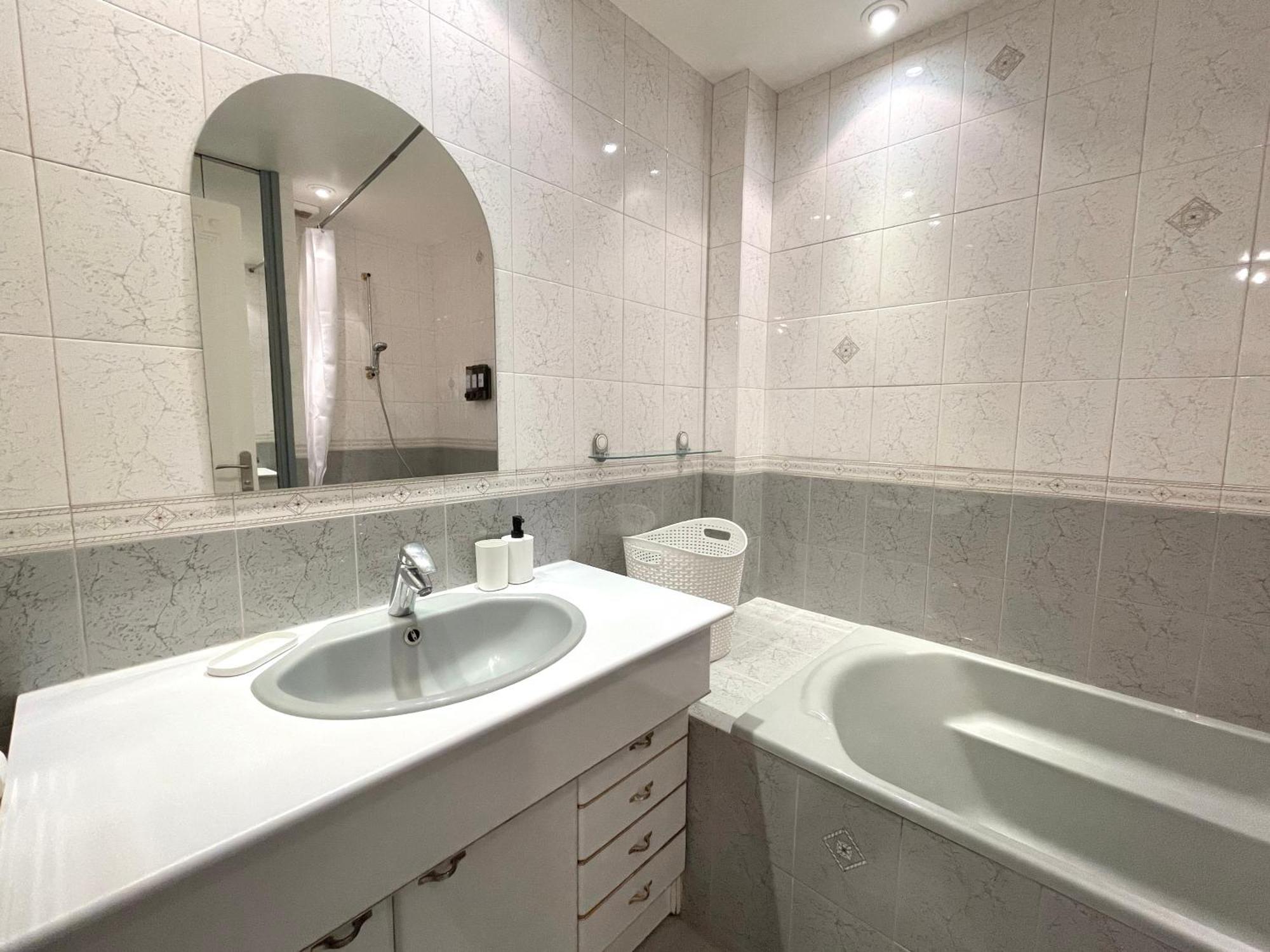 Appartement Confortable, Centre-Ville Труа Экстерьер фото