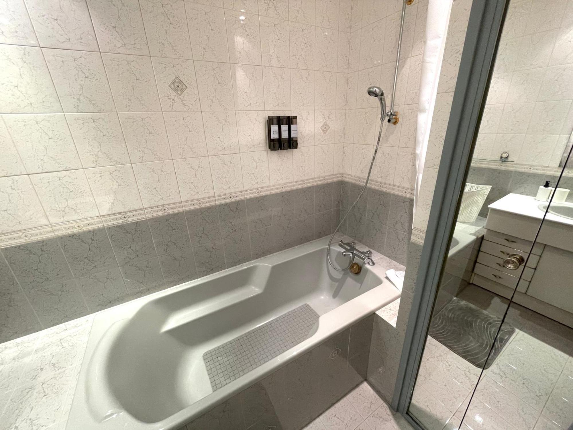 Appartement Confortable, Centre-Ville Труа Экстерьер фото